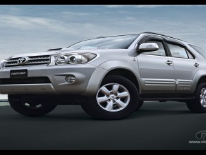 toyota fortuner 2012 wallpaper